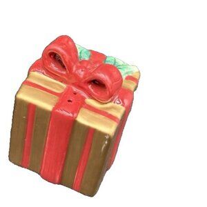 Christmas Salt or Pepper Shaker Holiday Gift Giving Small Ceramic EUC